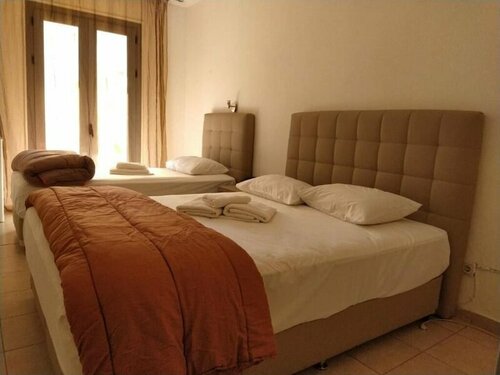 Delfini Hotel, Varaa Hotelli Pireus Attica