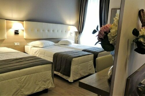 Hotel Accursio, Забронировать Отель Отели Милана с парковкой, рядом с Станция метро QT8, Парковка