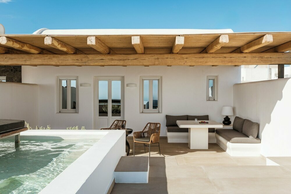 Nēro Light-Filled Suites