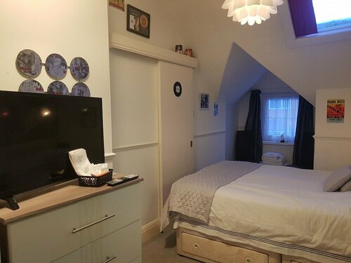 Sheron Guest House, Book Bed and Breakfast 4-stjernede hoteller i Merseyside, 4*