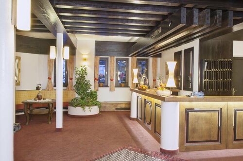 Hotel Neue Burg, Забронировать Отель Отели Тироля с парковкой, Парковка