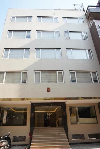 Hotel Mayur Assam, Забронировать Отель Отели Нью-Дели 3 звезды, рядом с Станция метро Chawri Bazar, 3*