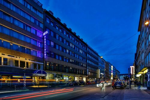 Superior Hotel Präsident, Забронировать Отель Отели Мюнхена с парковкой, рядом с Löwenbräukeller, Парковка