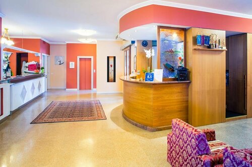 Hotel Romagna, Забронировать Отель Лавено Provincia di Varese