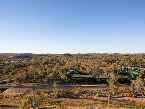 Mercure Alice Springs Resort, Забронировать Курортный отель Алис-Спрингс Северная Аделаида, рядом с Гольф-клуб Alice Springs
