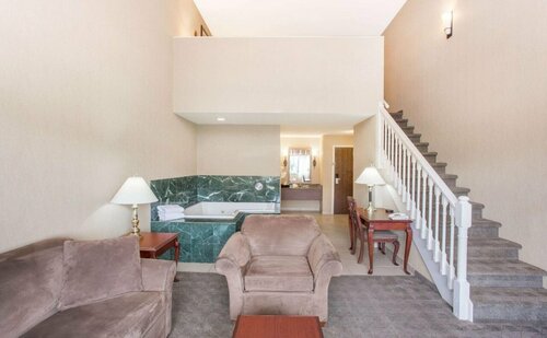 Ramada Hotel and Conference Centre Kelowna, Book Hotel Hoteller i Britisk Columbia med pool, Swimmingpool