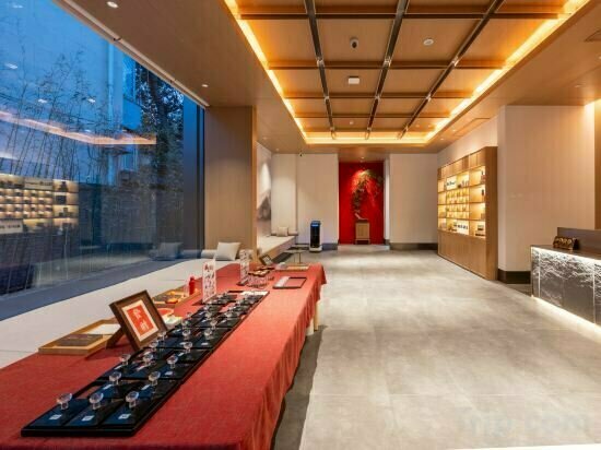 Qianna Hotel