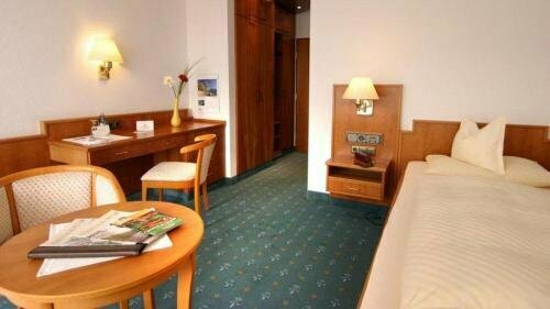Hotel Fontana, Varaa Hotelli Hotellit Thüringen aamiaisella, Aamiainen