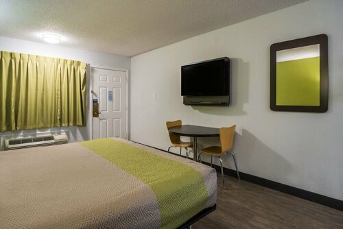 Motel 6 Irving - Loop 12, Забронировать Мотель Отели Dallas - Fort Worth Metropolitan Area с парковкой, Парковка