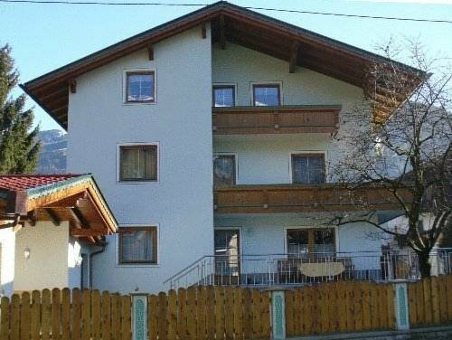 Ferienwohnungen Egger, Book Hotel Hoteller i Tyrol med parkering, Parkering