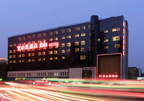 ibis Zhengzhou Longhai Road, Забронировать Отель Отели Zhongyuan District с парковкой, Парковка