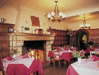 Logis Hôtel de la Poste, Забронировать Отель Дижон Bourgogne Wine Route