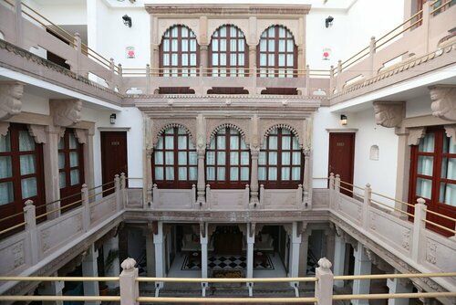Guleria Kothi at Ganges, Забронировать Отель Варанаси штат Уттар-Прадеш, рядом с Jantar Mantar Mandir