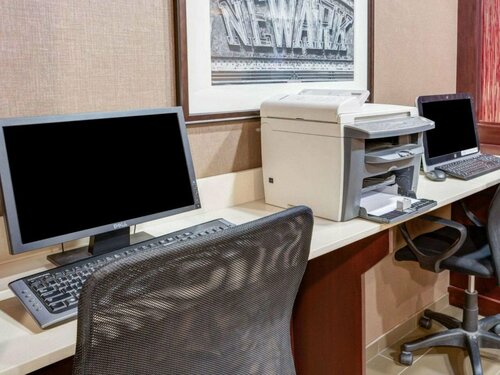 Comfort Suites Newark - Harrison, Забронировать Отель Ньюарк North Jersey