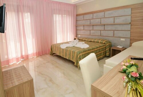 Hotel Pineta, Забронировать Отель Беллария-Иджеа-Марина Побережье Римини