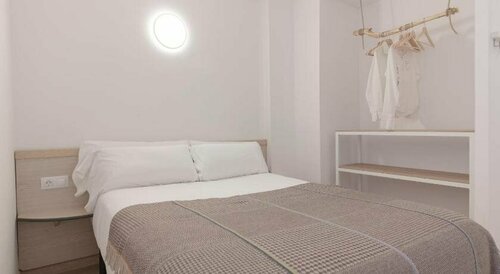 Domus Apartamentos, Забронировать Отель Андорра-ла-Велья Андорра, рядом с Церковь Сант-Эстев