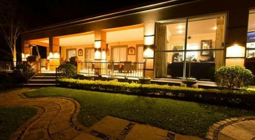 Home Guesthouse, Book Pension Hoteller i Rustenburg med parkering, Parkering