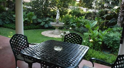 Edward House, Book Hotel Waterkloof Glen 
