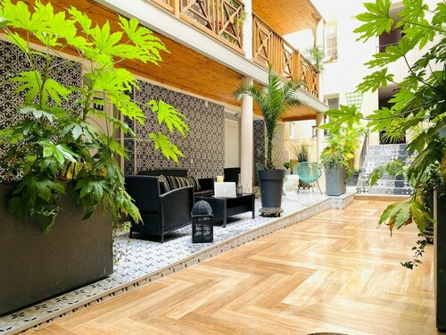 Hôtel Clairefontaine, Забронировать Отель Отели Парижа с парковкой, рядом с Станция метро Mouton Duvernet, Парковка