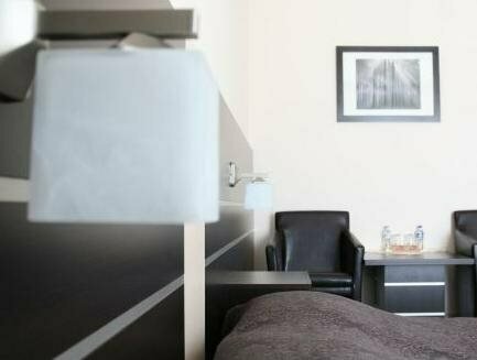Corona, Prenota Hotel Tychy 