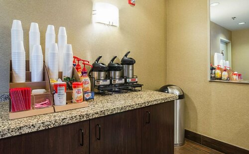 Red Roof Inn PLUS+ Phoenix West, Забронировать Отель Maryvale 