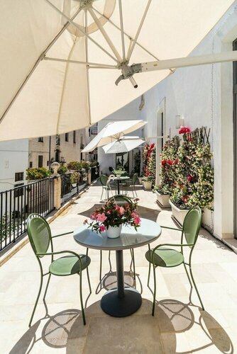 Palazzo Indelli, Varaa Hotelli Hotellit Monopoli uima-altaalla, Uima-allas