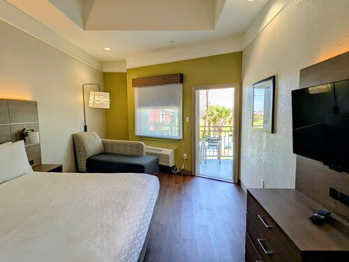 Holiday Inn Express & Suites Galveston West-Seawall, Забронировать Отель Галвестон Texas Gulf Coast
