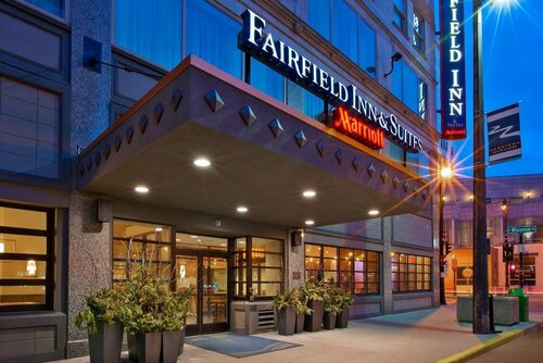 Fairfield Inn & Suites by Marriott Milwaukee Downtown, Забронировать Отель Милуоки Висконсин, рядом с Областной технический колледж Милуоки