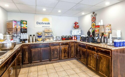 Days Inn by Wyndham Syracuse, Book Hotel  