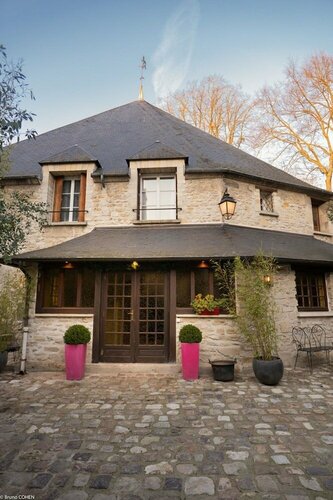 Hostellerie de la Porte Bellon, Book Hotel Hoteller i Senlis med parkering, Parkering