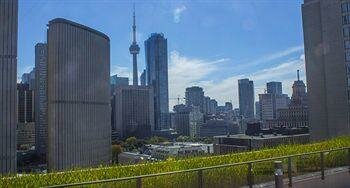 Toronto Escape - The Sapphire Suite, Забронировать Отель Отели Торонто с бассейном, рядом с Native Stone Art, Бассейн