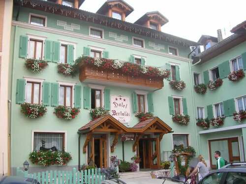 Hotel Bertoldi, Забронировать Отель Отели Альтопиано-ди-Фольгария с завтраком, Завтраки