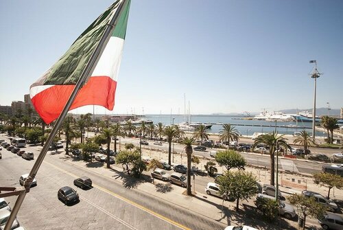 Hotel AeR BJ Vittoria, Забронировать Отель Отели Кальяри с парковкой, рядом с Piazza Yenne, Парковка