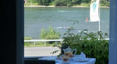 Hotel Schön, Забронировать Отель Отели Рюдесхайм-на-Рейне с парковкой, Парковка
