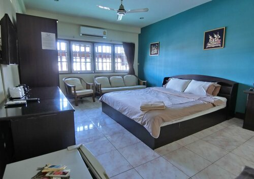 Barracuda Guesthouse, Забронировать Отель Пляж Наклуа 