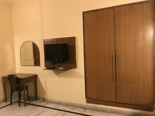 Kapur Guest House, Забронировать Гостевой дом Отели Нью-Дели с бассейном, Бассейн