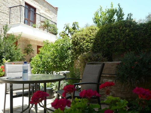 Esperando, Book Hotel Maroni Larnaca