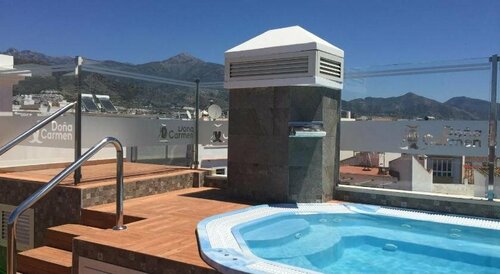 Hostal Boutique Doña Carmen, Забронировать Отель Отели Нерха с парковкой, рядом с Пляж Торречилла, Парковка