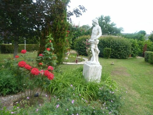 Larum antique, Buchen Sie Pension Sainte-Catherine-de-Fierbois Indre-et-Loire