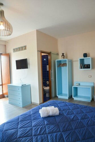 FURTURERooms, Забронировать Отель Неаполь - Центральный вокзал Неаполь, рядом с Церковь Пио Монте делла Мизерикордия