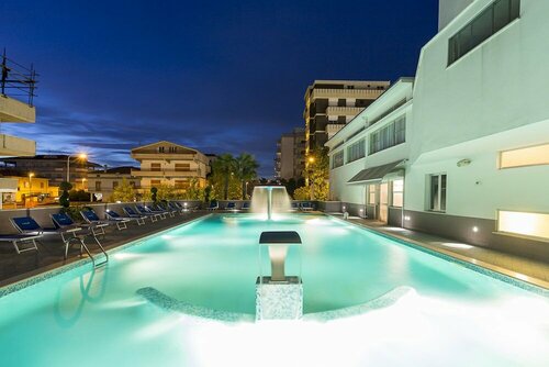 Hotel Excelsior, Book Hotel Hoteller i Alba Adriatica med pool, Swimmingpool