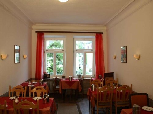 Hotel Pension Schmellergarten, Reservar Hotel Hotéis em Munique com estacionamento, perto de Großmarkthalle München, Estacionamento