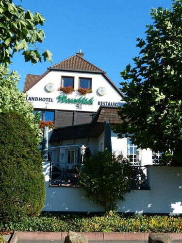 Landhotel Weserblick, Book Hotel Beverungen Weser Uplands