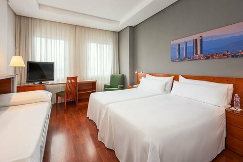 Hotel Madrid Chamartín, Affiliated by Meliá, Забронировать Отель Отели Мадрида с бассейном, рядом с Дуке де Пастрана, Бассейн
