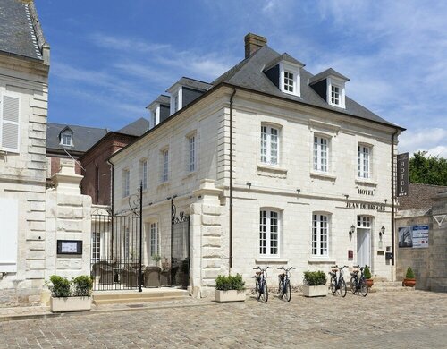 HÔTEL JEAN DE BRUGES, Забронировать Отель Отели Сен-Рикье с парковкой, Парковка