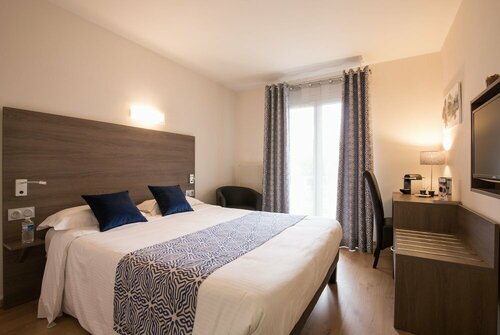 Logis Hotel Le Petit Casset, Забронировать Отель Отели Ла Буас с парковкой, Парковка