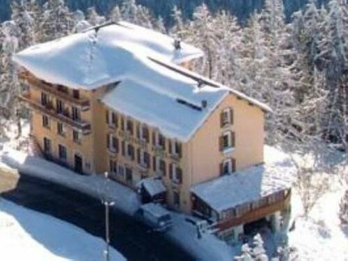 Hôtel Belvédère, Book Hotel Hoteller i Rhône-Alps med parkering, Parkering