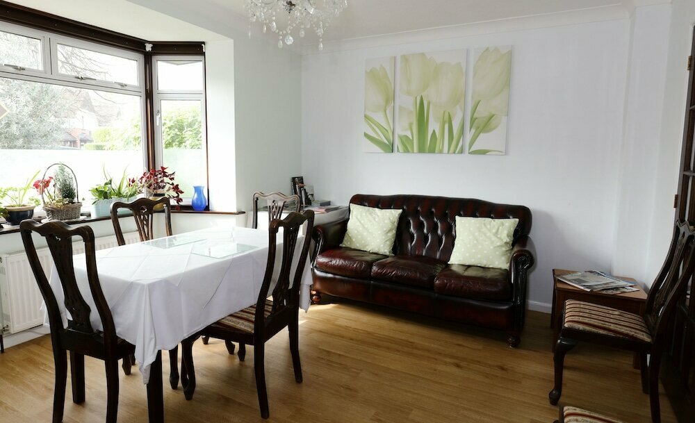 Aylesbray Lodge