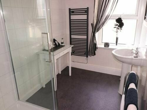 Adcote House, Забронировать Отель Отели Лландидно 4 звезды, рядом с Llandudno General Hospital, 4*