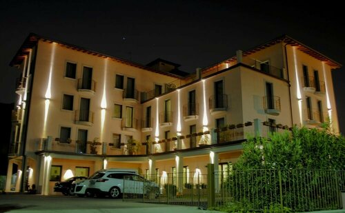 International Hotel, Забронировать Отель Изео Озеро Исео, 3* 4*